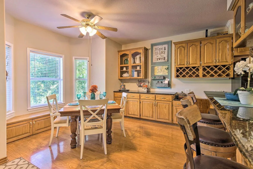 Family Retreat on Guadalupe River: 2 Living Areas!