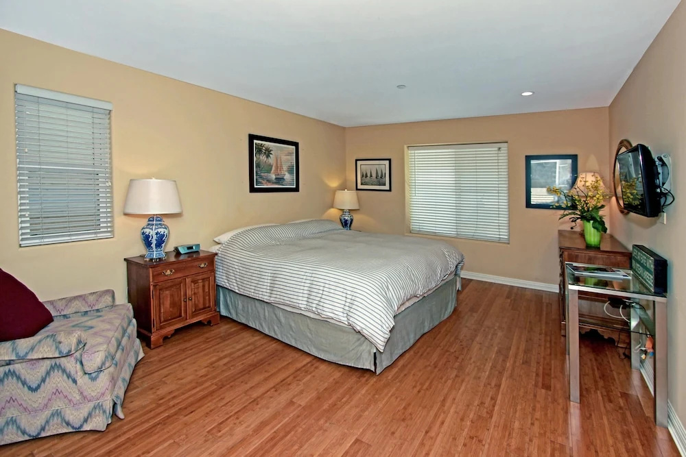 E Ocean Front A (68131) - 2 Br townhouse by RedAwning