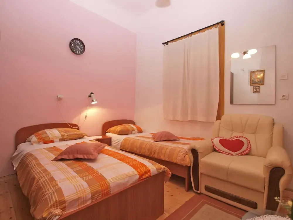 Room Dragica