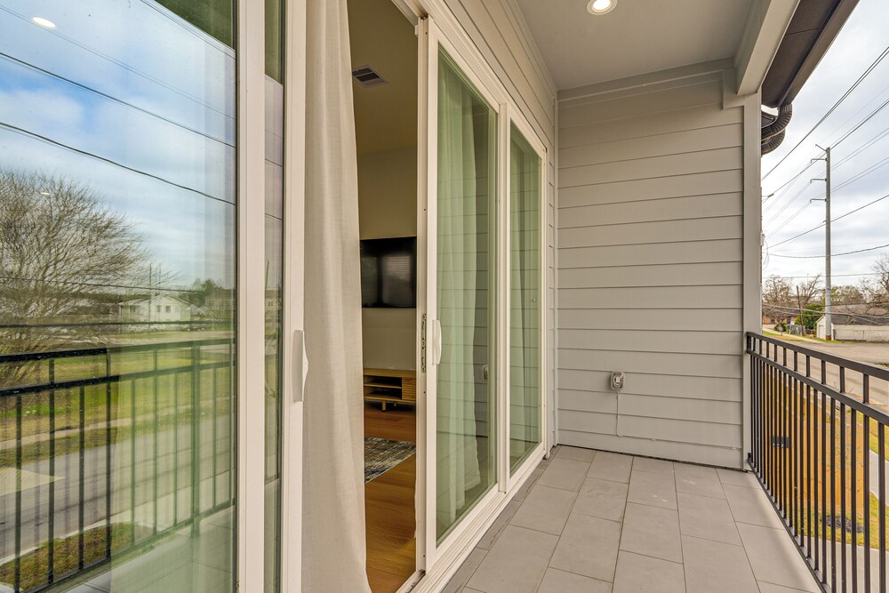 Sleek & Spacious! Prime Houston Home Near NRG