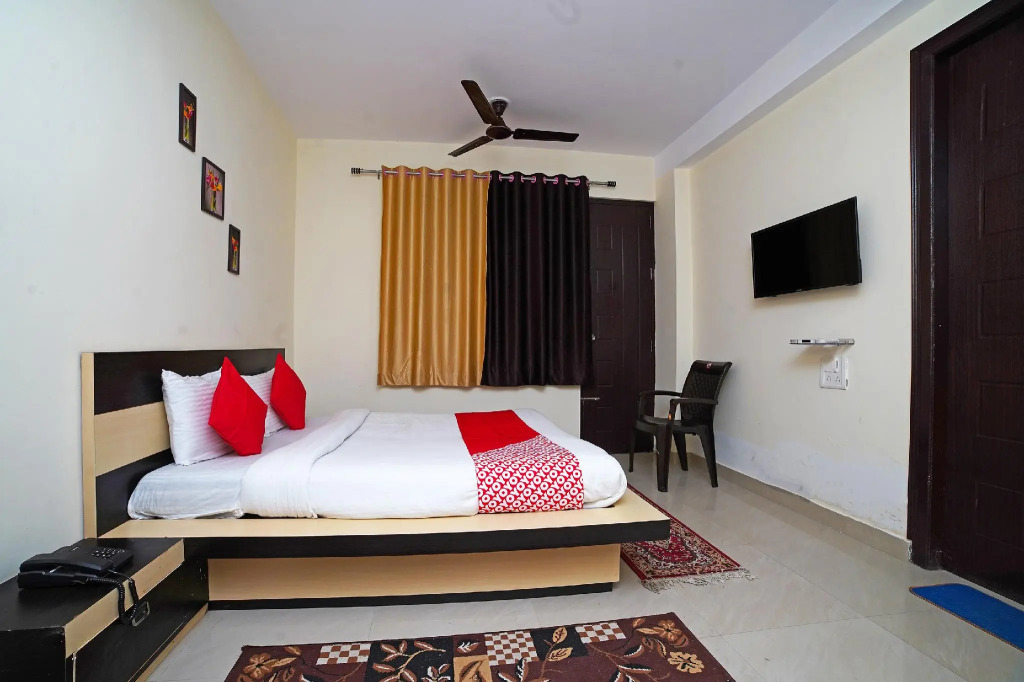 OYO 41348 Hotel Sameer Residency