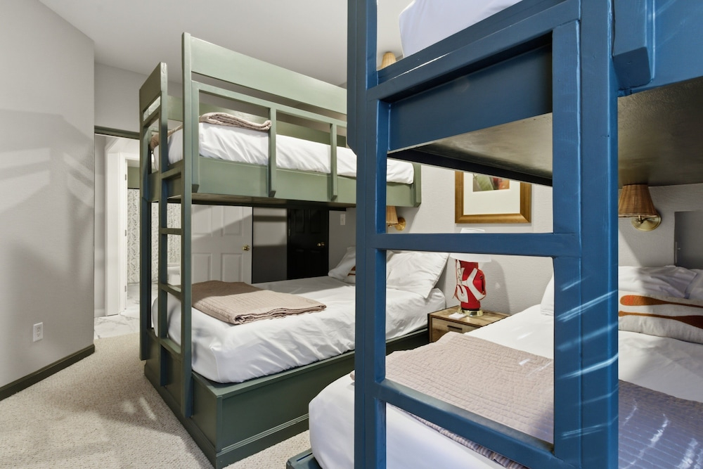 Old Kinderhook 2 Decks, Firepit, Kid & Pet Friendly Golf Retreat