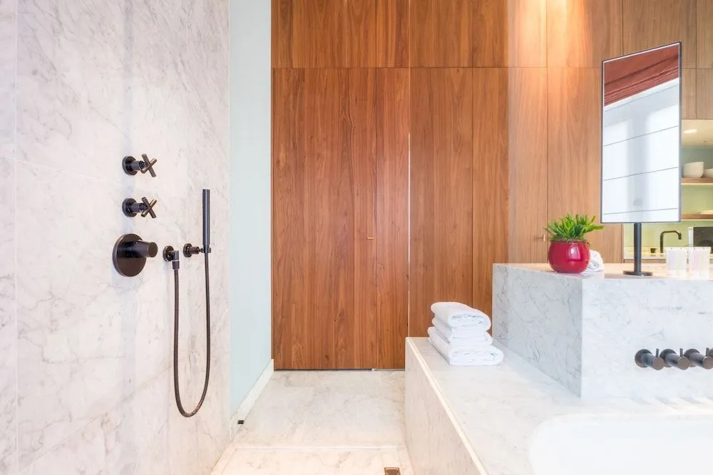 Raphael Suites