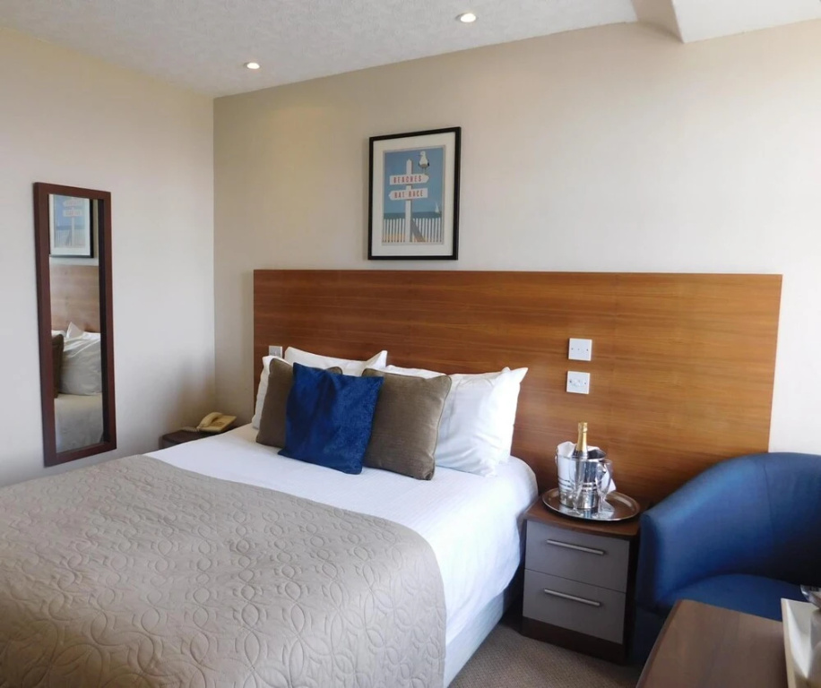Cullen Bay Hotel