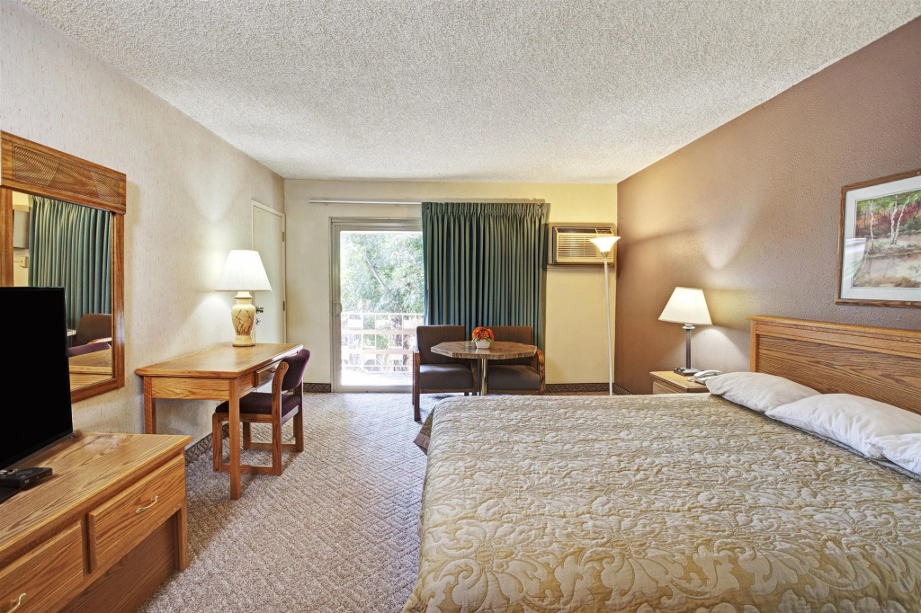 Super 8 Long Beach