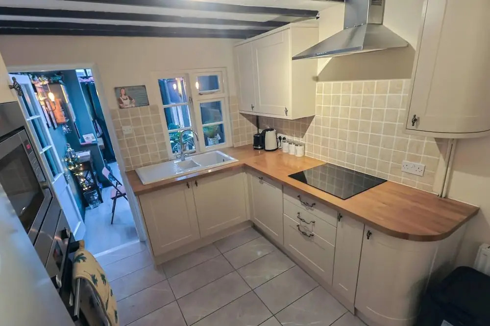Beautiful 3-bed Cottage in Burnham-on-crouch