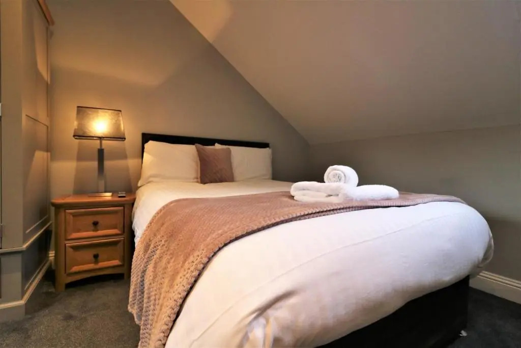 Signature - Linden Cottage Room 3