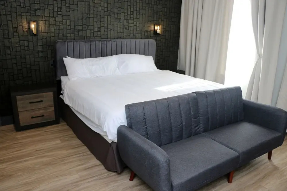 Dream Suites Near YYZ Airport