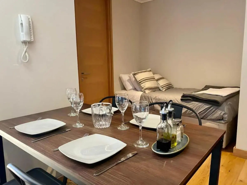 Amplio Depto 4PAX en PuertoVaras y Estacionamiento Servicio HOM