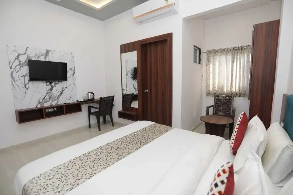 Rajmoti hotel & restro