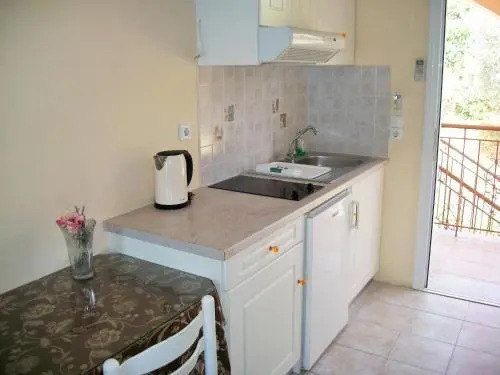 Flat 1 Bedroom 1 Bathroom - Lourdata