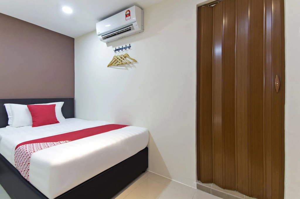 Super OYO 326 Tc Hotel