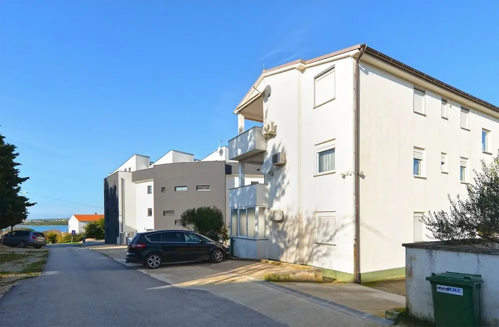 Apartment 1982