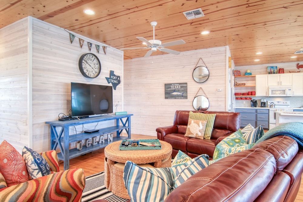 Beach Buzz 4 Bedrooms 3 Bathrooms Home