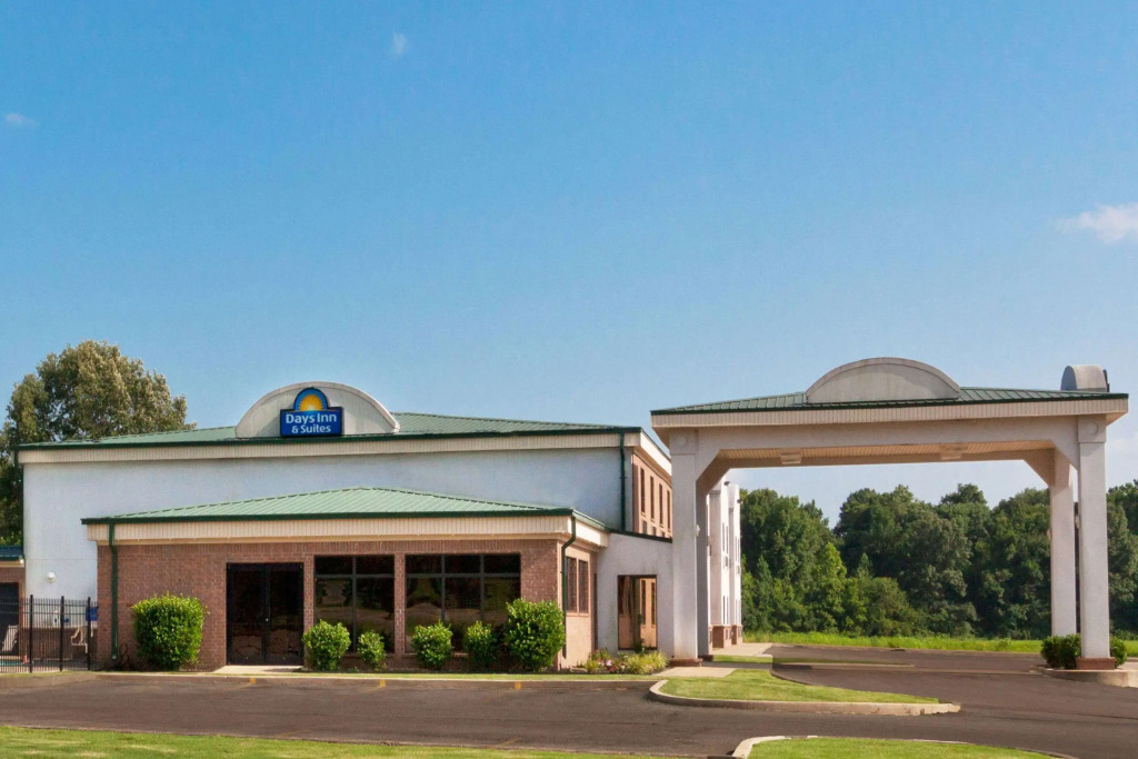 Days Inn & Suites by Wyndham Wynne