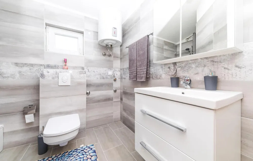 Beautiful Apartment in Kastel Luksic With 1 Bedrooms and Wifi