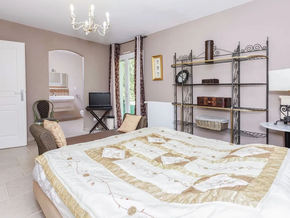 Villa in Cazals with Pool & Lake Nearby