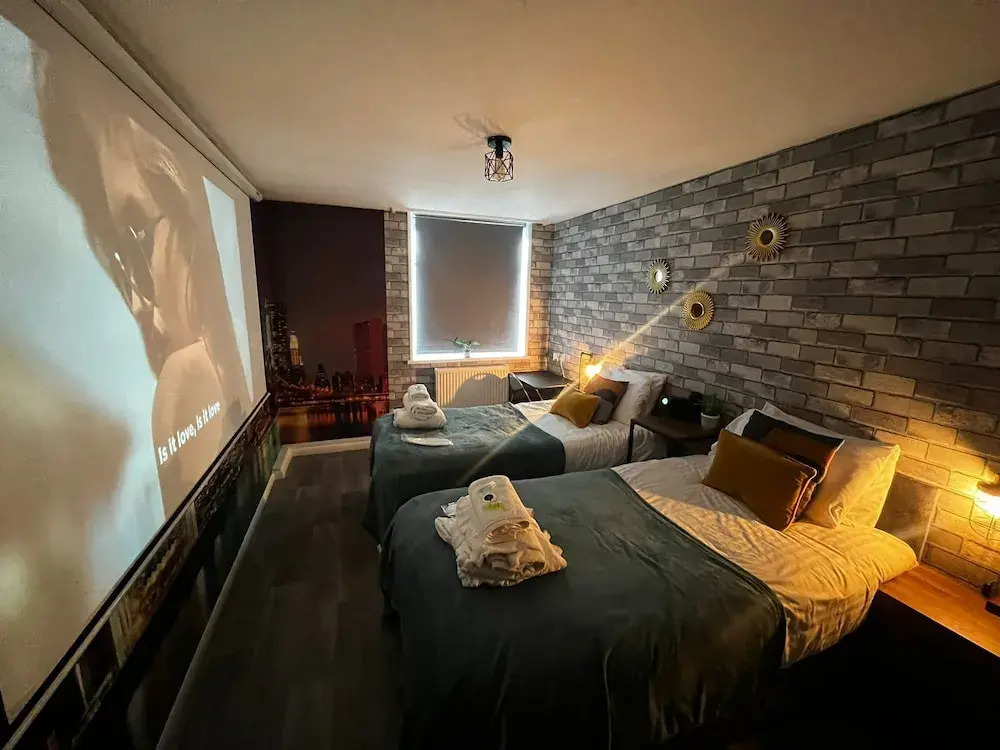 Central Brighton 1-bedroom Flat Modern & Bright Walk to Beach Sleeps 2