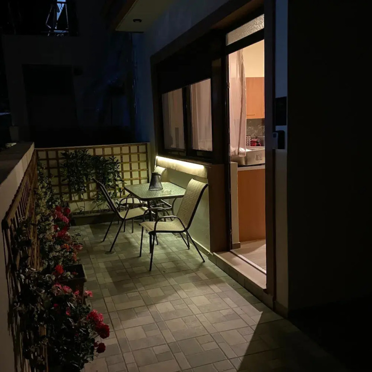 Casa Terra is Near Hillside Area Airport Beach