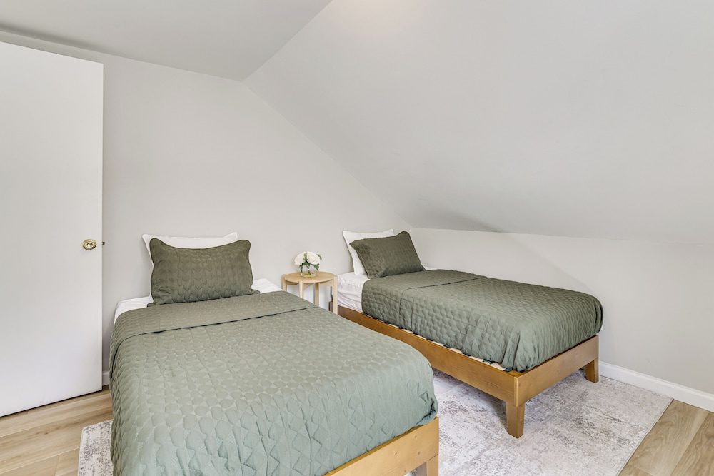 Pocono Lake Home w/ Fire Pit: Walk to Ski Hill!