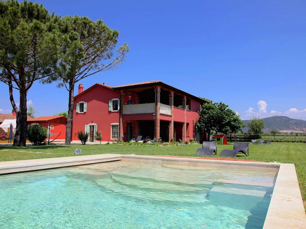 Cozy Holiday Villa in Grosseto With Swimming Pool