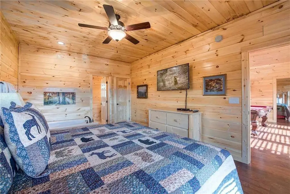 Damrons Dream 5 Bedroom Mountain View Home with Hot Tub
