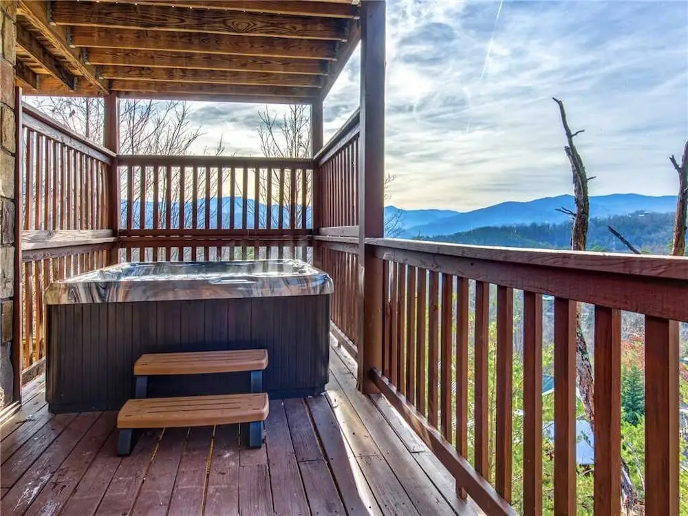 Timeless Mountain View, 3 Bedrooms, Pool Access, Hot Tub, Arcade, Sleeps 10