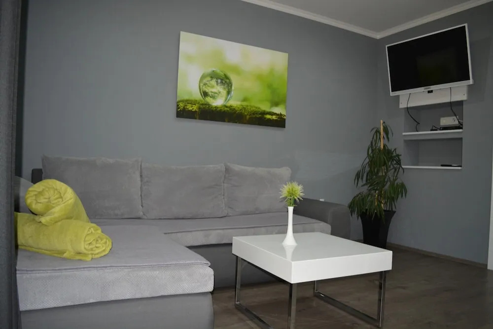 Green-beautiful Modern Apt. With Balcony & Garden