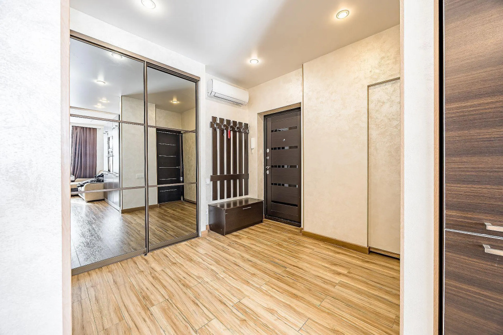 Top House (Топ Хаус) на площади Свободы