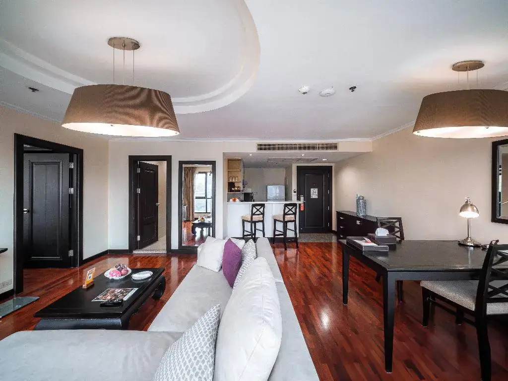 Bandara Silom Suites