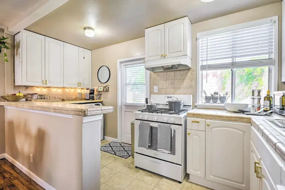 1 Mi to Dtwn Burbank: Mod Gem w/ Private Yard