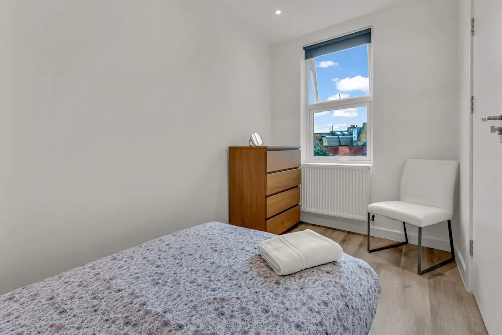 Charming 2-bed Apartment in South West London