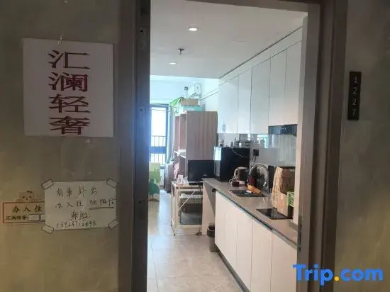 Huilan Light Luxury Apartment (Shenzhen Guanlan Avenue Qianxin Subway Station)