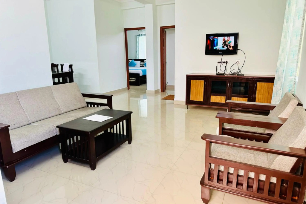 TrueLife Comfort Inn - Near PS4 veg restaurant - On way to Balaji Temple - 2BHK AC apartments - Coffee Tea Milk - Fast WiFi, Kitchen, Dining, Android TV, Parking - Easy access to Airport, Railway Station and to all Temples - Top service with lots of Love