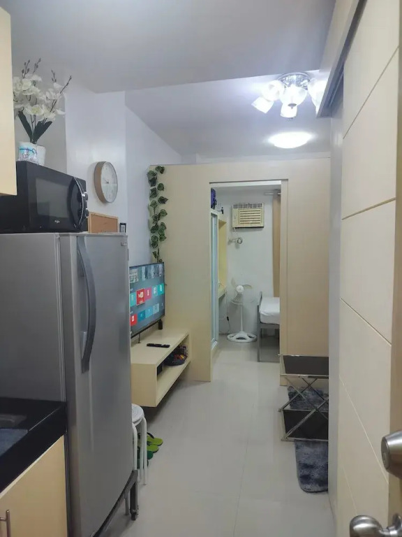 Cozy Quezon City Condo With Private Pool w Elevator Access