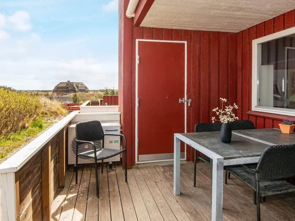 Cozy Apartment in Henne near Beach