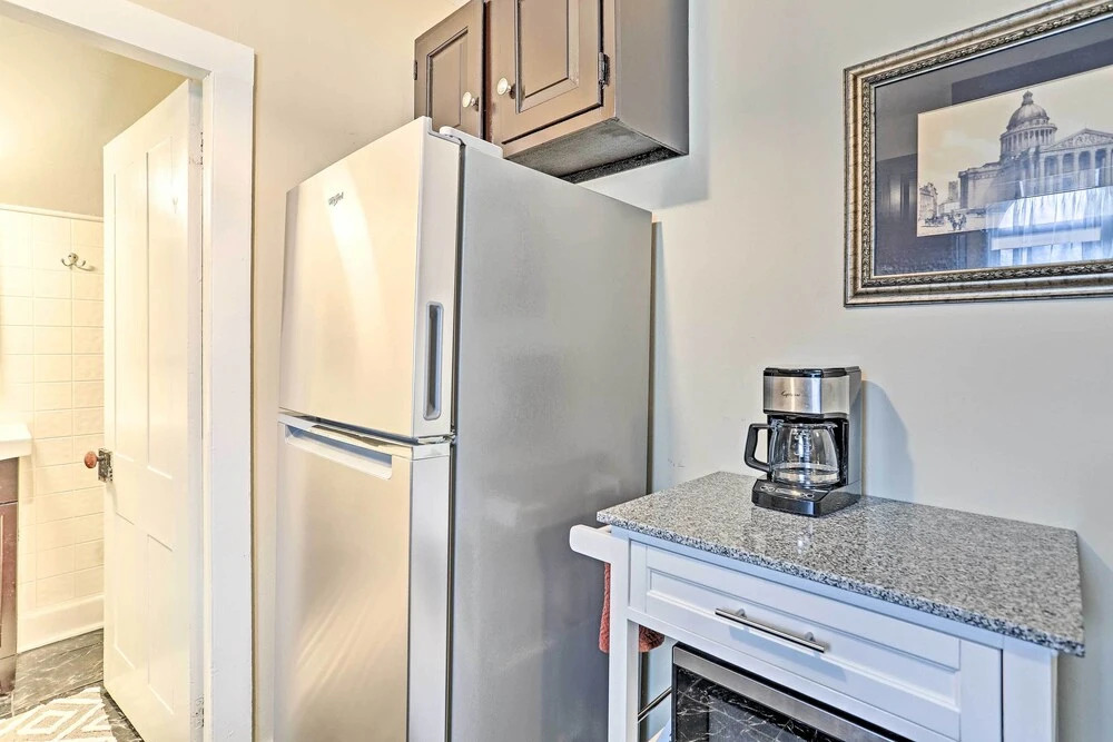 Pet-friendly Apt in 1850's Victorian Mansion!