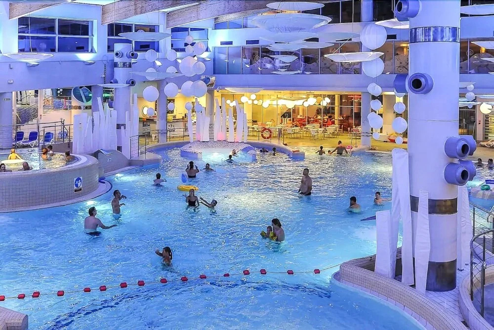 AQUA HOUSE