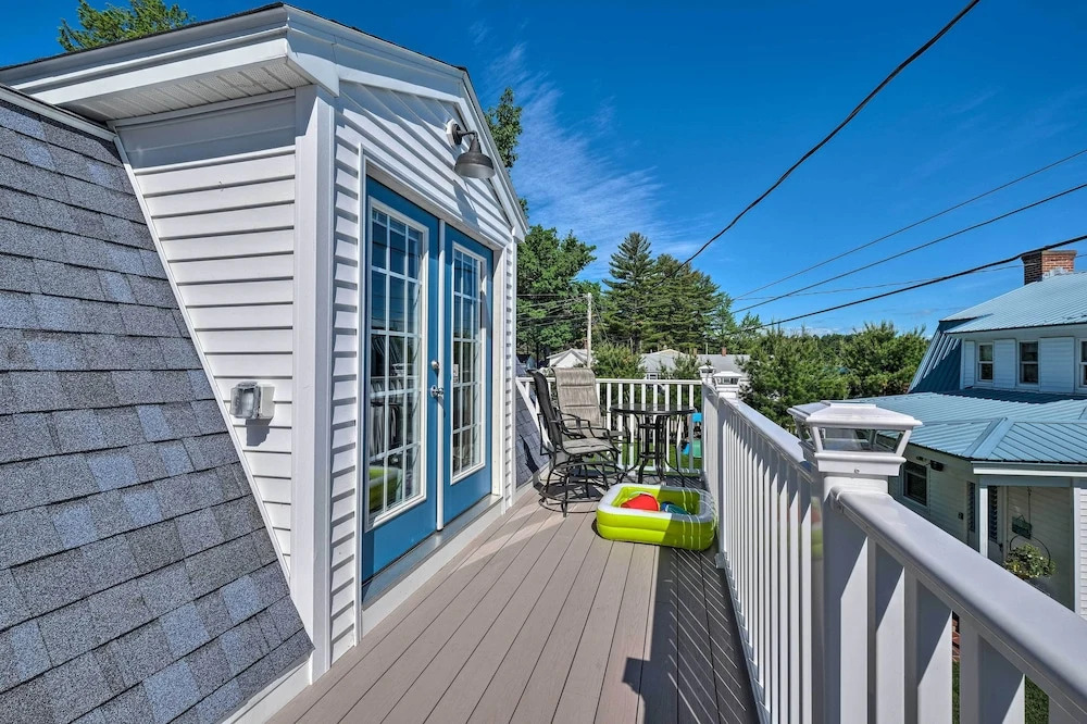 Sebago Lake Haven: Water Views, Steps to Shoreline