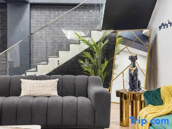 King’s Deluxe Party House | Cinema • Karaoke • Spa • BBQ