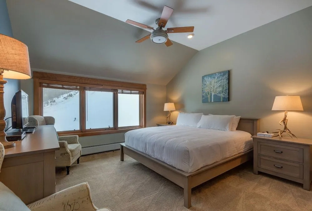Lone Eagle #3050 - 4 Br Condo