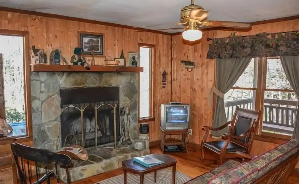Kingdom Cabin 1