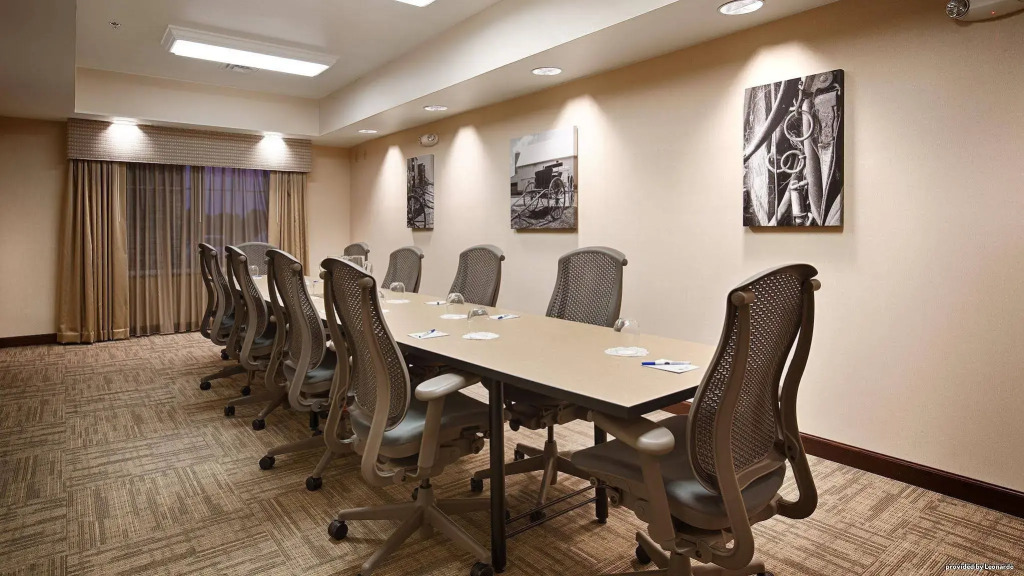 Green Mill Village Hotel & Suites, BW Signature Collection