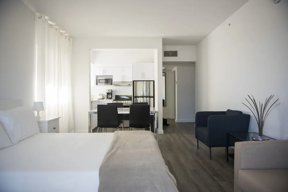 SoBe 12th and Ocean Suites