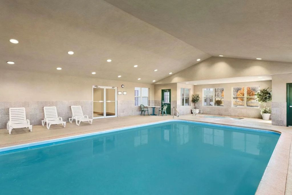 Country Inn & Suites by Radisson, Frackville , PA