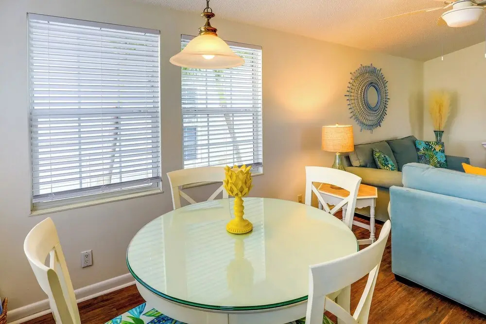 Pool Access, Walk to Beach! Cozy Jensen Beach Home