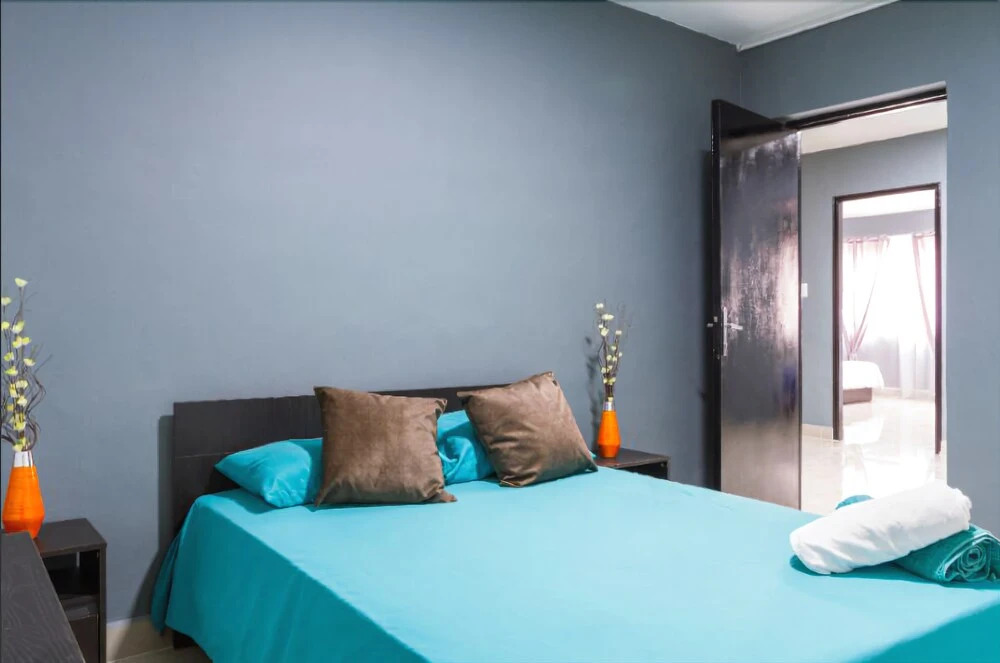 Lleras 6 BR Apartment