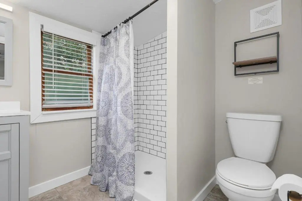 Uptown Cottage Unit B