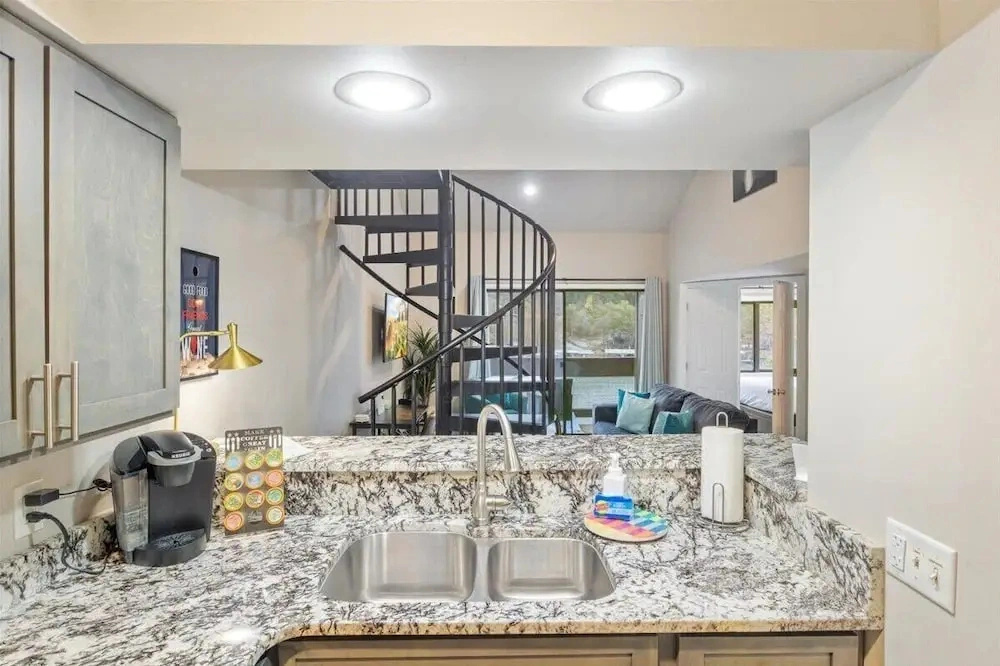 Lakefront Condo Indoor Pool, Sauna, & Pickle Ball
