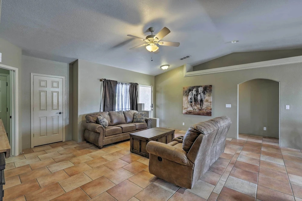 Lake Havasu Getaway w/ Patio - Hike, Swim, & Golf!